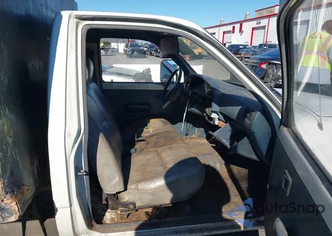 1992 Toyota Pickup Cab Chassis Super Long Wb z USA, uszkodzony, nr VIN JT5VN94T6N0026931